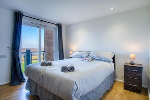 2 bedrooms, iron/ironing board, WiFi, bed sheets - Ocean View - 2 Bedroom Apt - Llanelli (Llanelli)