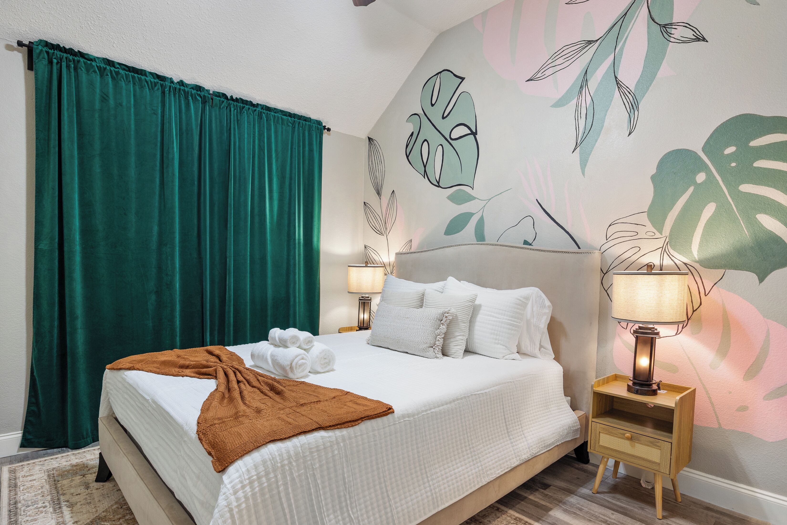 4 bedrooms, desk, iron/ironing board, travel crib