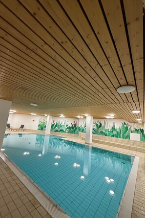 Pool - Studio im Zentrum, Schwimmbad und 400m von Skiliften entfernt by Interhome (St. Moritz)