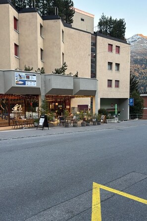Exterior - Studio im Zentrum, Schwimmbad und 400m von Skiliften entfernt by Interhome (St. Moritz)