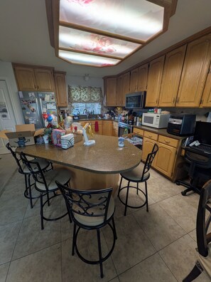 Microwave, oven, stovetop, dishwasher - Bunkbed In Quiet, Friendly Family-Hosted Home in South Jordan Near Everything (South Jordan)