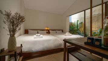 Familie driepersoonskamer, patio, uitzicht op tuin