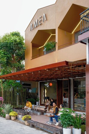 Outdoor dining - Amea Homestay (Hue)