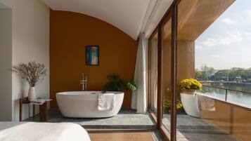 Deluxe tweepersoonskamer, balkon, uitzicht op meer