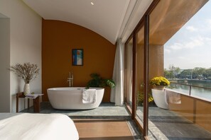 Deluxe tweepersoonskamer, balkon, uitzicht op meer