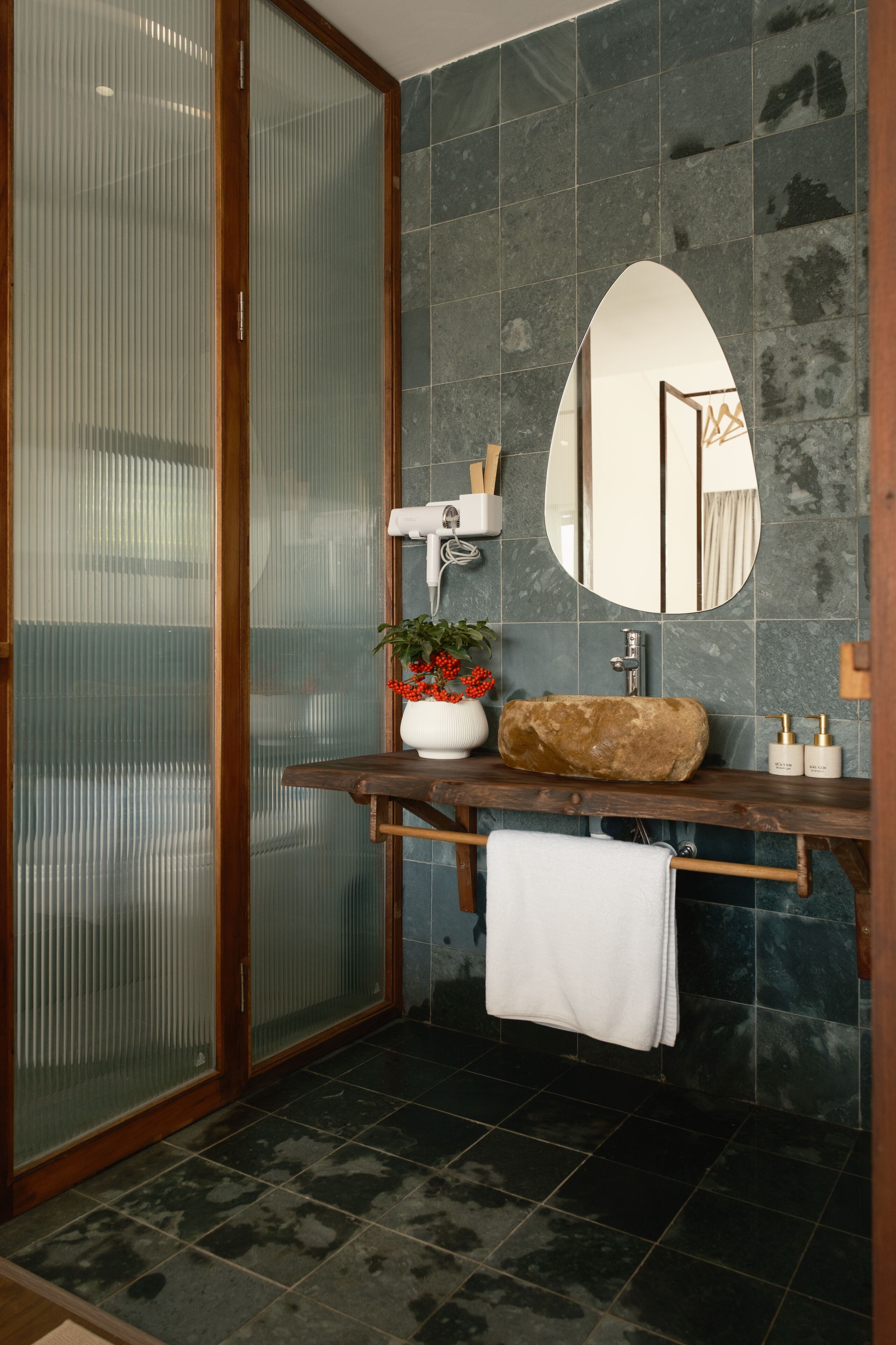 Deluxe Double Room, Balcony, Lake View | Bathroom | Shower, rainfall showerhead, hair dryer, bathrobes