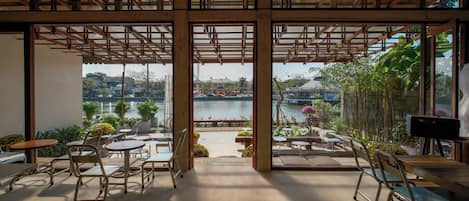 Khu ẩm thực ngoài trời