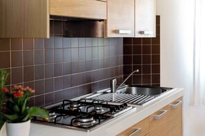 Fridge, stovetop - Bungalow with air conditioning and veranda (Cavallino-Treporti)