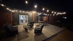Terrace/patio - Spacious 5-bedroom  3.5 bath home on 1/2 an acre in Mission.  Pet friendly. (Mission)