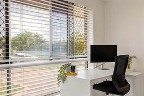 Interior - The Salty Anchor Banksia Beach (Banksia Beach)