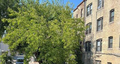 HUGE Apartment near TRAIN/BUS. Free Parking!