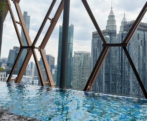 Outdoor pool - Metahome@Scarletz Suites KLCC (Kuala Lumpur)