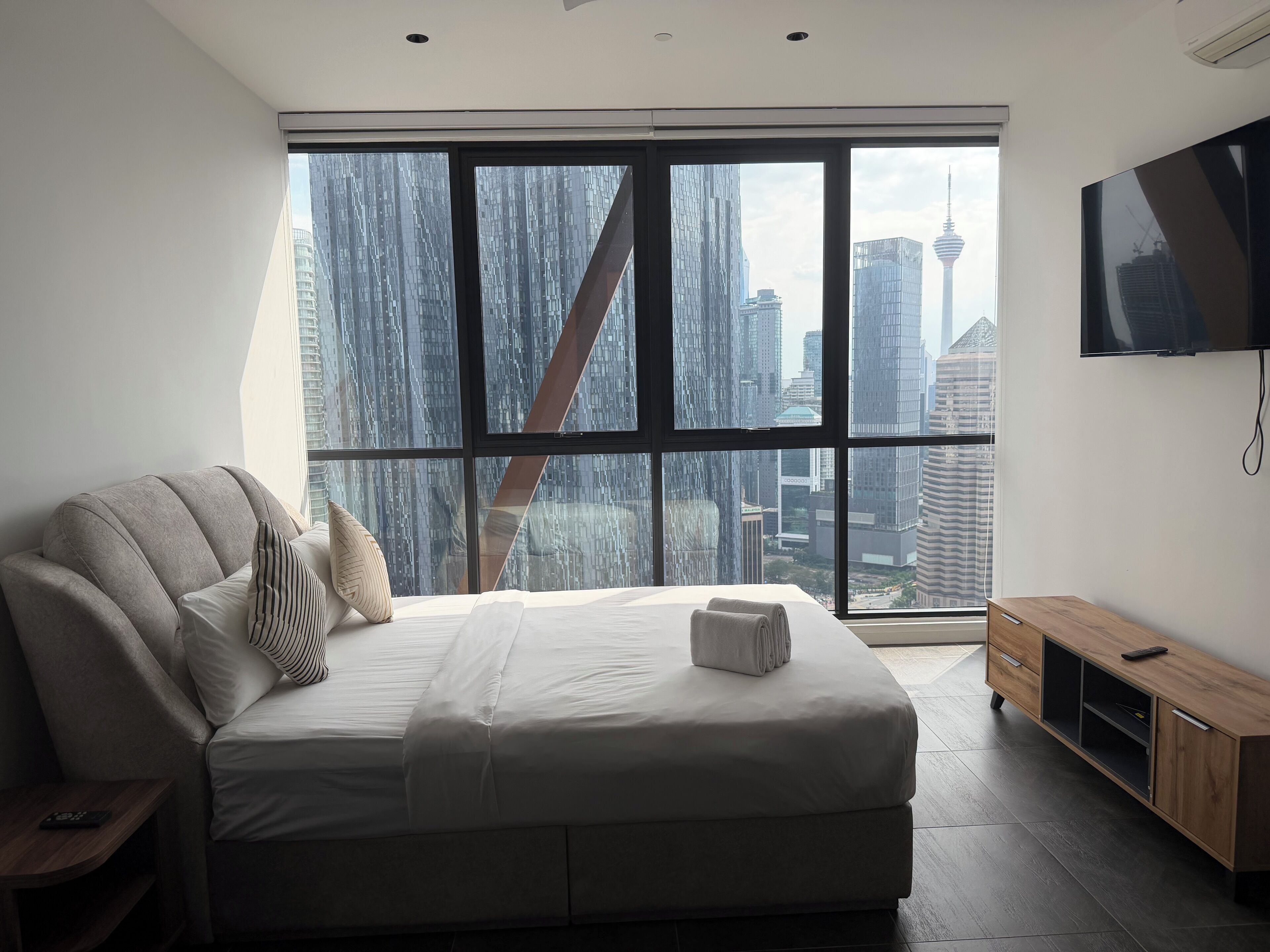 Deluxe Studio Suite, City View