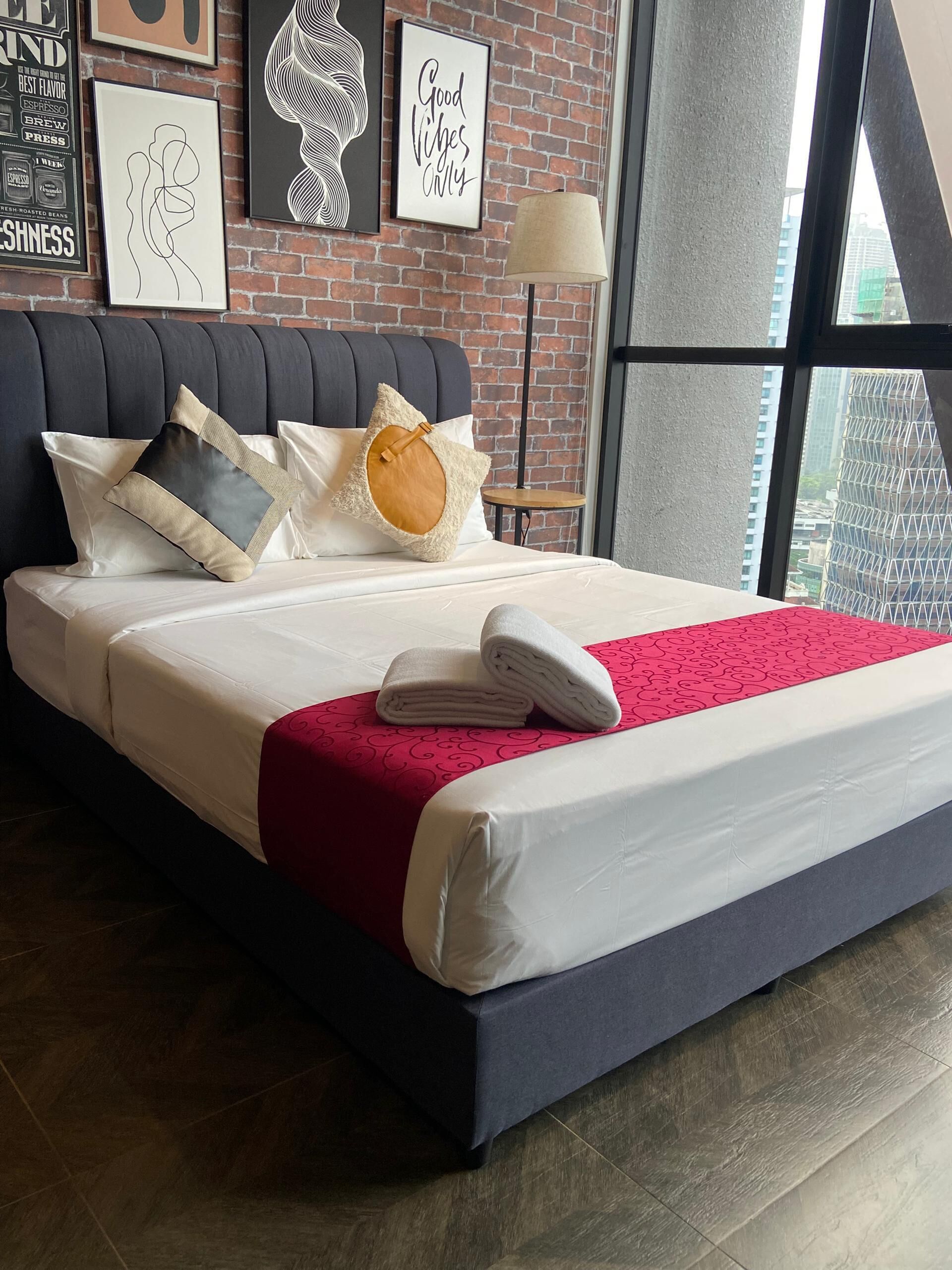 Classic Studio Suite, 1 Queen Bed, City View