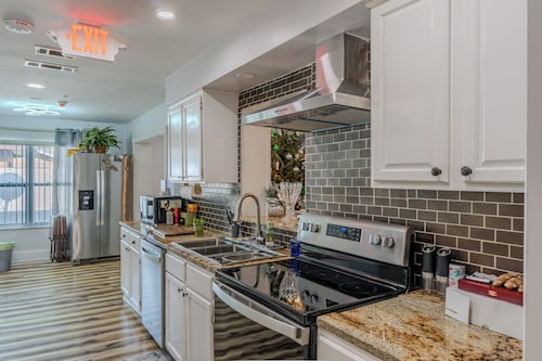 Your Luxury Orlando 7Bd, 3B Prime Central Location Spacious Retreat Book now‼️