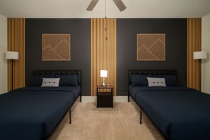 2 Schlafzimmer, Schreibtisch, Bügeleisen/Bügelbrett, Reisekinderbett