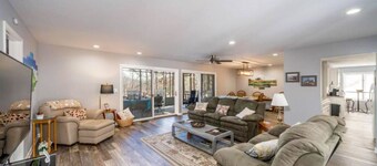 Serene retreat home with jetted tub & screened-in porch by golf course