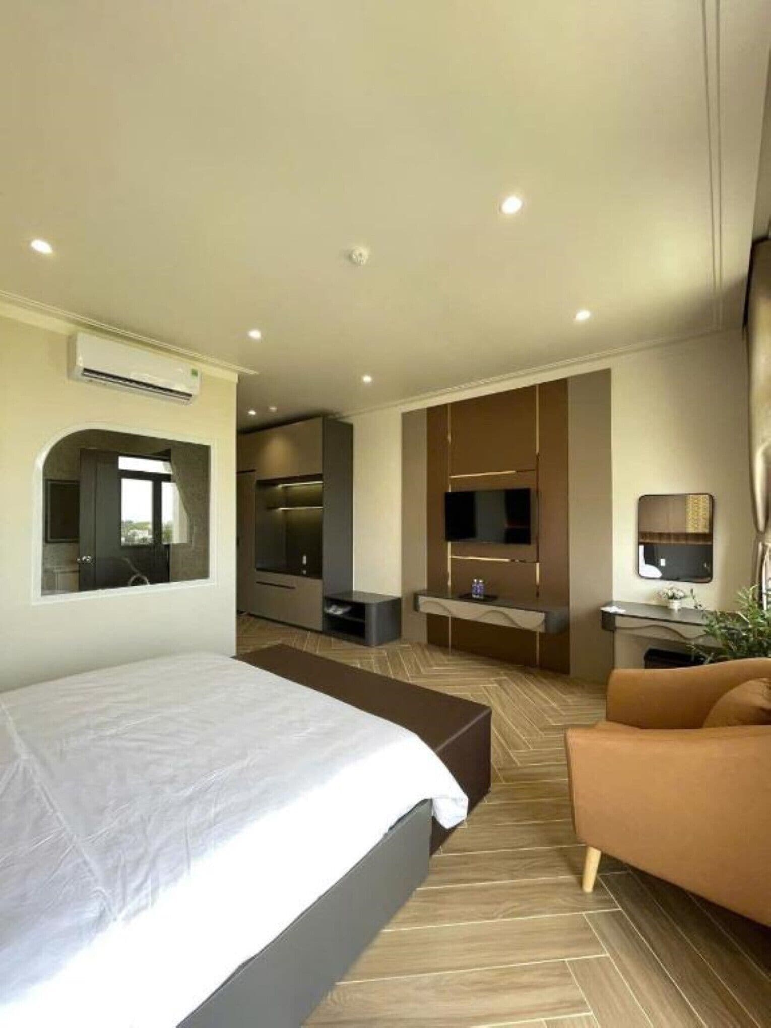 Quarto casal luxo, sacada | Wi-Fi de cortesia, roupa de cama