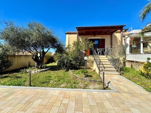 Exterior - "Sea Whisper Garden" (Arbatax)