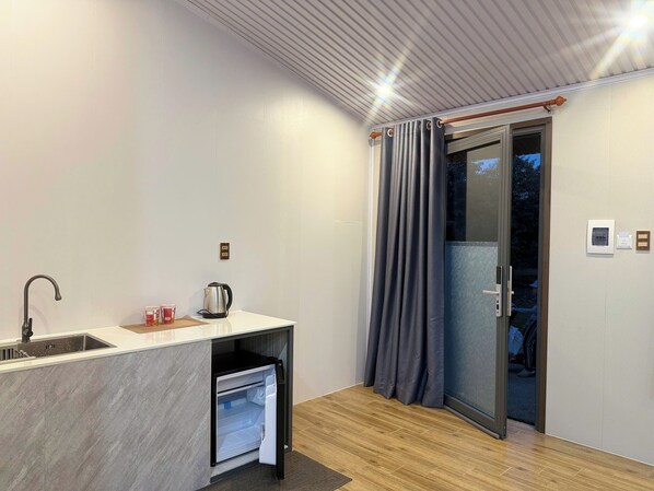 Bungalow Deluxe - utsikt mot trädgården