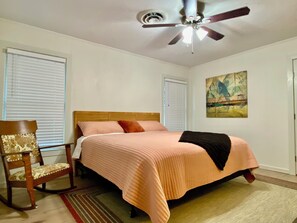 3 bedrooms, desk, iron/ironing board, free WiFi - Near Major Attractions 20 min AT&T Stadium 8 min Downtown FW & Stockyards 3bedrm (Fort Worth)