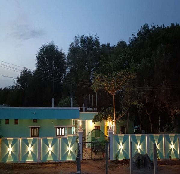 Unclassified image, 1 of 12, button - Villa De Grand (Kuilapalayam)