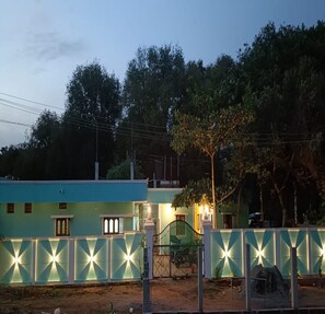 Unclassified image, 4 of 12, button - Villa De Grand (Kuilapalayam)