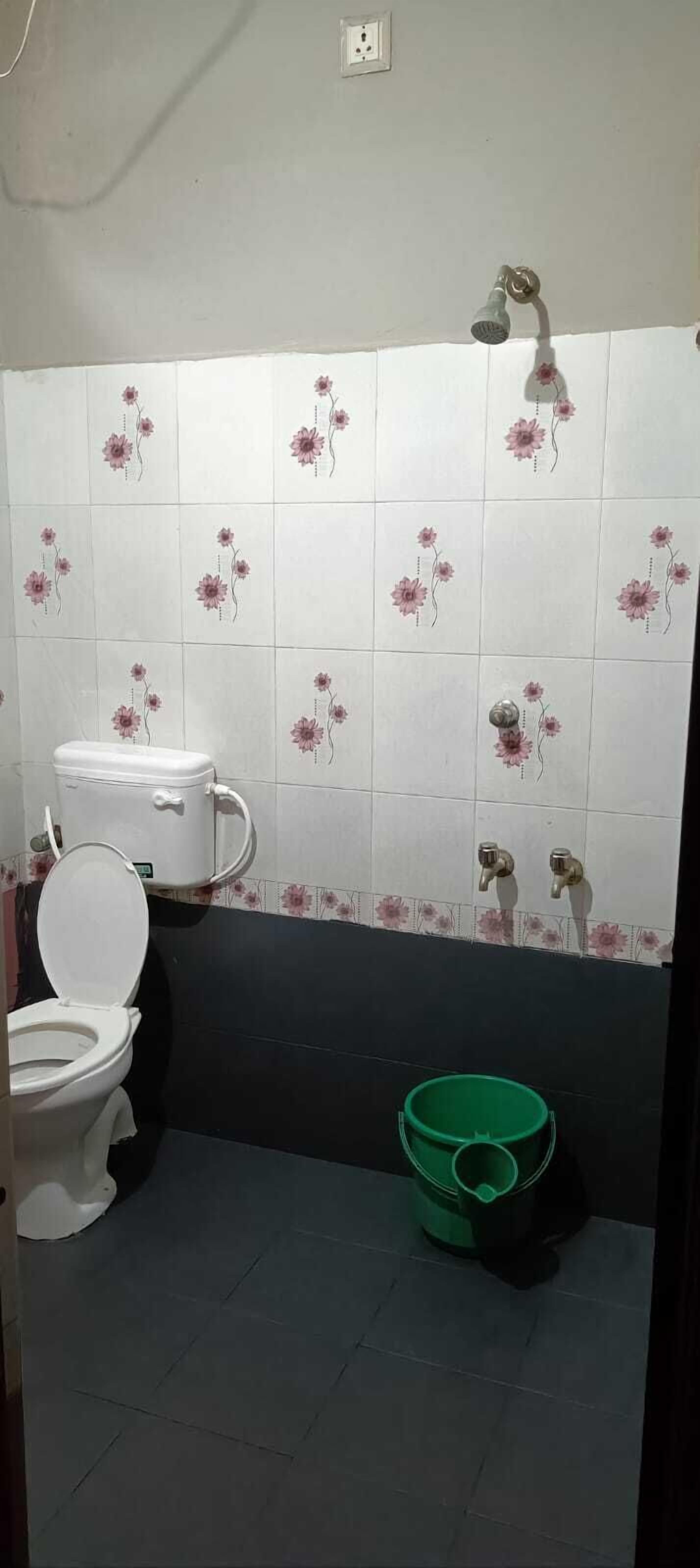 Superior Room | Bathroom | Shower, free toiletries, towels, soap