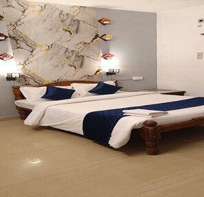 Family Room | Desk, free WiFi - Villa De Grand (Kuilapalayam)