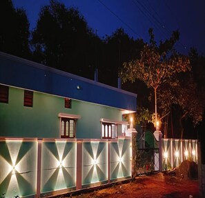 Unclassified image, 2 of 12, button - Villa De Grand (Kuilapalayam)