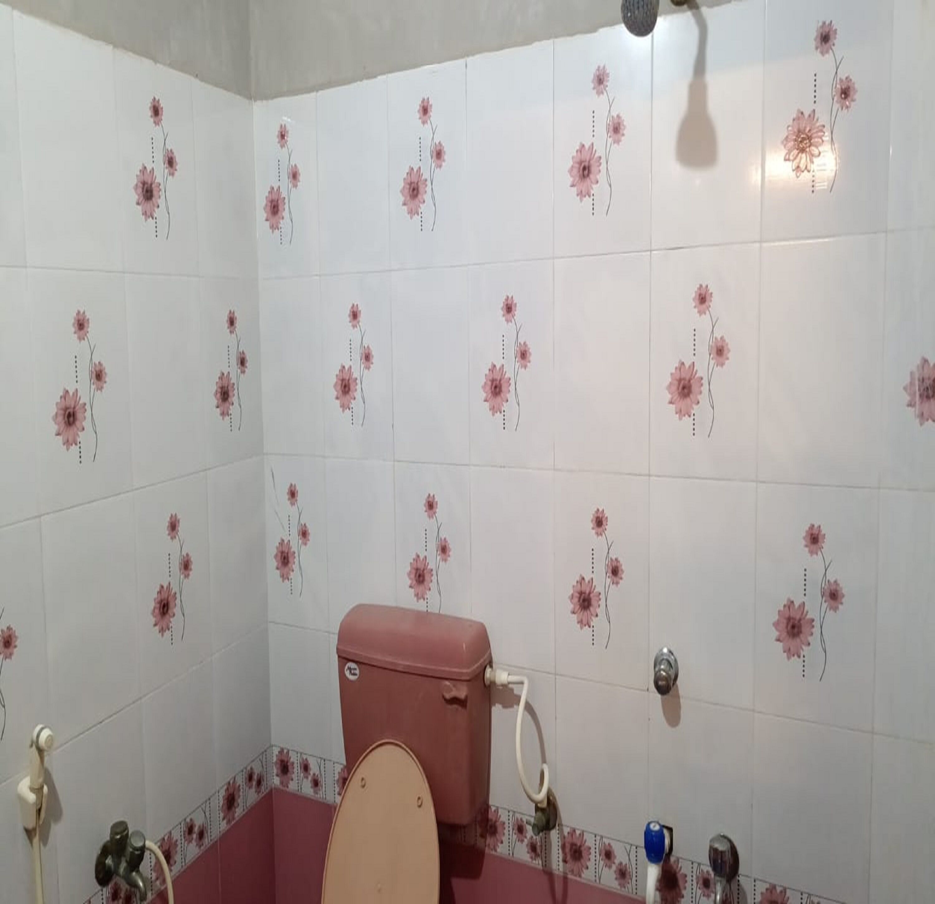 高级房 | 浴室 | 淋浴设施、免费洗浴用品、毛巾、肥皂