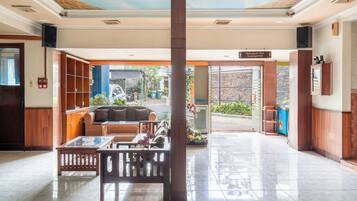 Área de estar no saguão