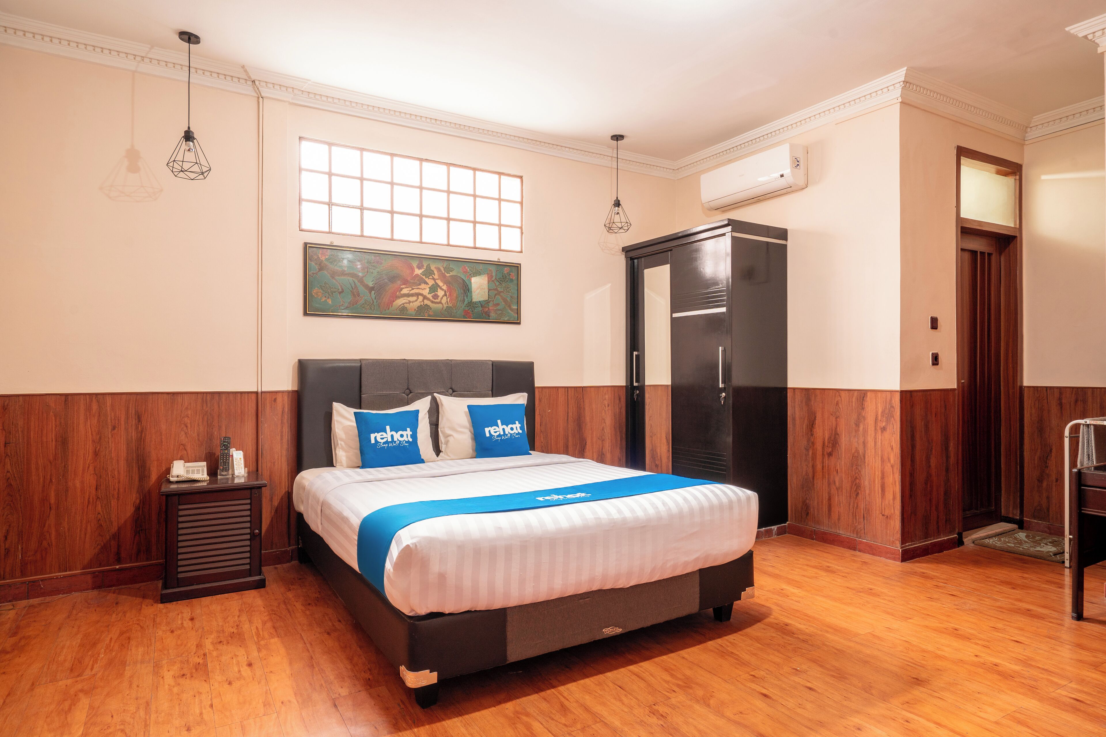 Kamar Double Premium | Seprai katun Mesir, seprai premium, meja kerja, dan Wi-Fi gratis
