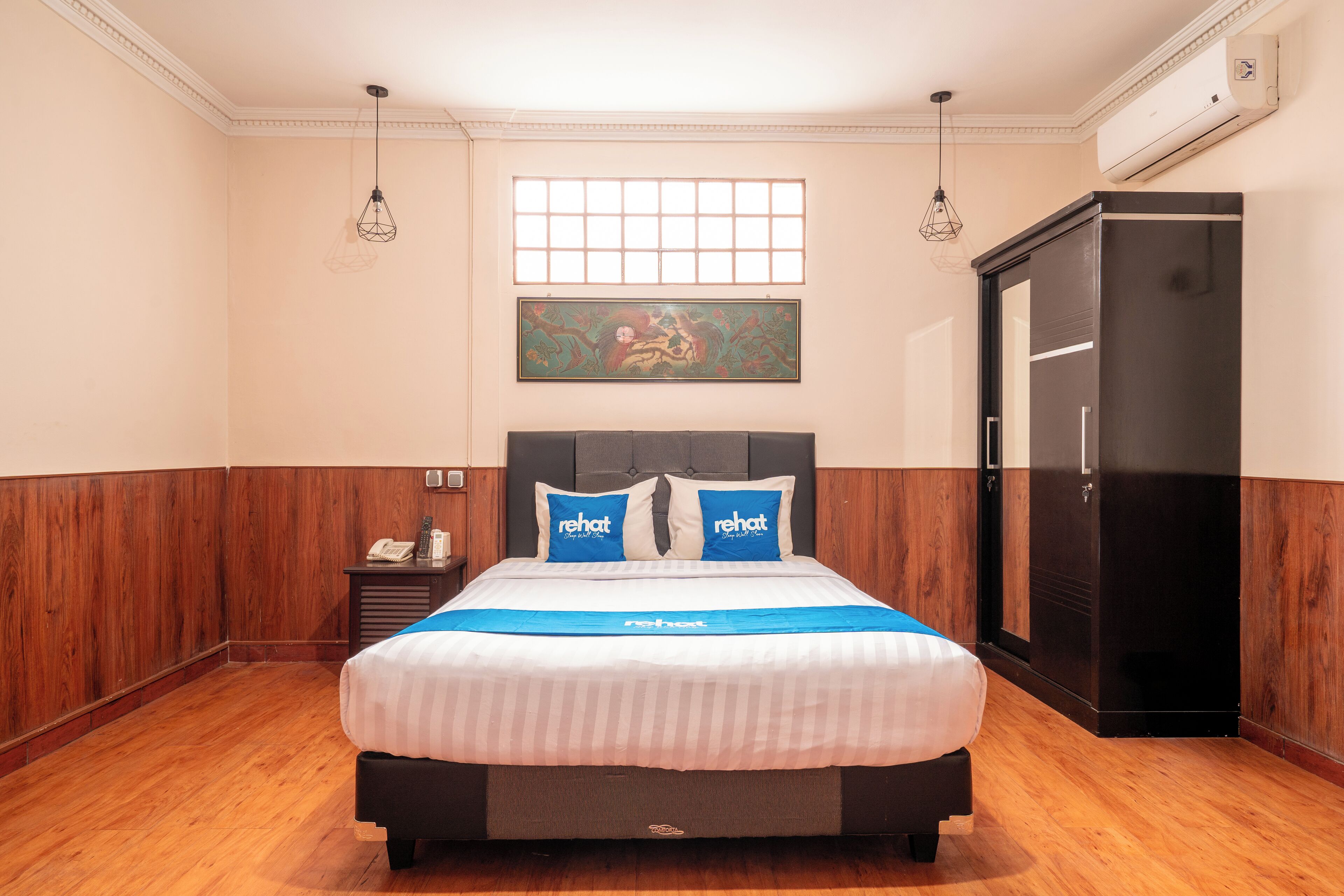 Phòng đôi Premium | Bộ trải giường bằng vải cotton Ai Cập, bộ đồ giường cao cấp, bàn 