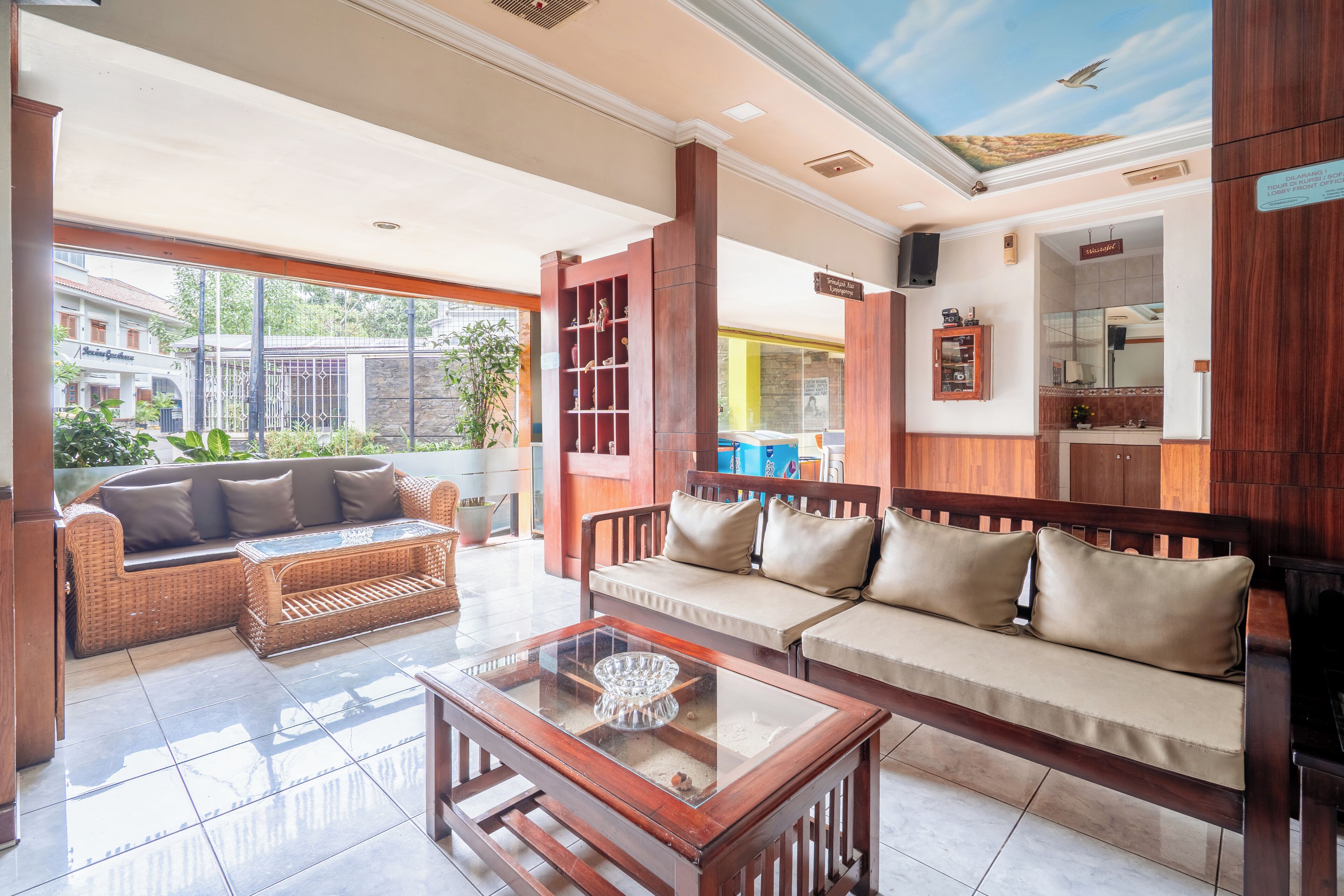 Área de estar no saguão