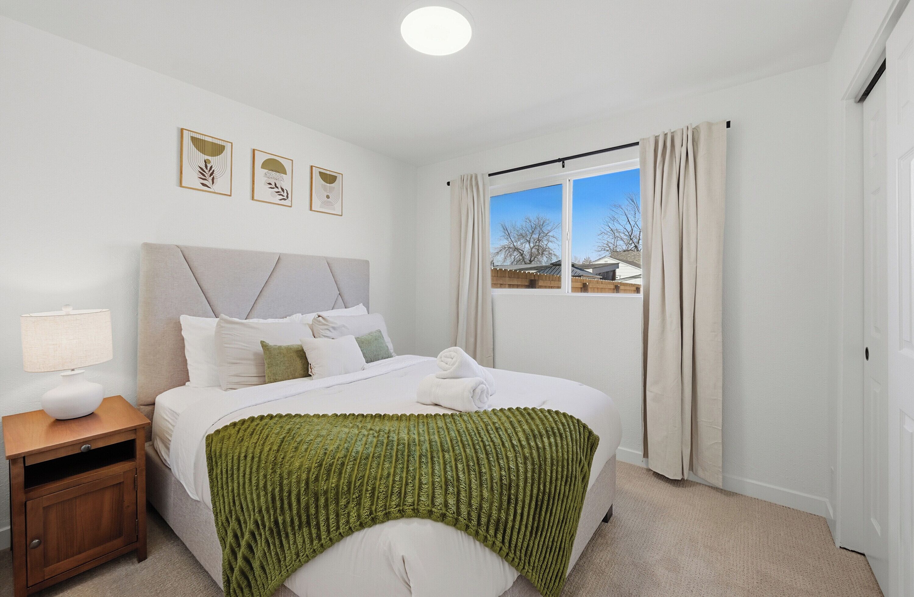 Iron/ironing board, internet, bed sheets