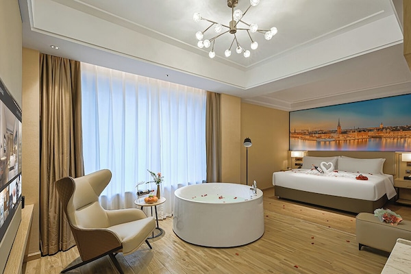 Romantic Double Room, City View | Hypo-allergenic bedding, down comforters, pillowtop beds, minibar