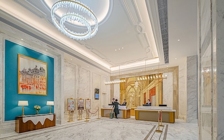 Lobby. Vienna International Hotel Guangzhou Baiyun International Airport Xialiang Metro Station Branch - Free Shuttle Bus to Guangzhou Baiyun International Airport