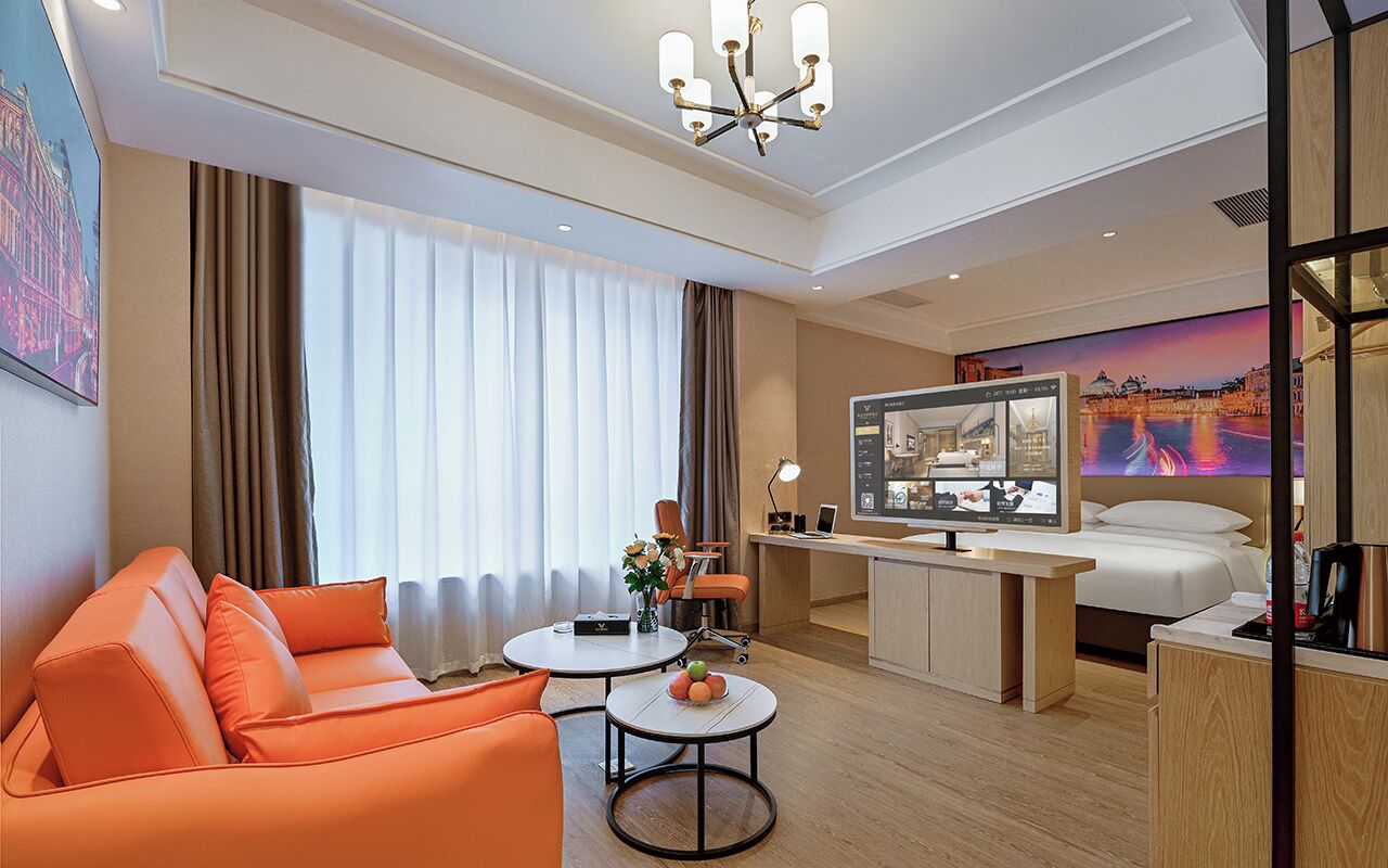 Panoramic Suite, City View | Living area