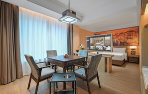 Club Suite, City View | Hypo-allergenic bedding, down comforters, pillowtop beds, minibar - Vienna International Hotel Guangzhou Baiyun International Airport Xialiang Metro Station Branch - Free Shuttle Bus to Guangzhou Baiyun International Airport (Guangzhou)