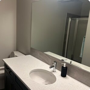 Towels, soap, toilet paper - Room 2 in Pond View House Walkout (Airdrie)