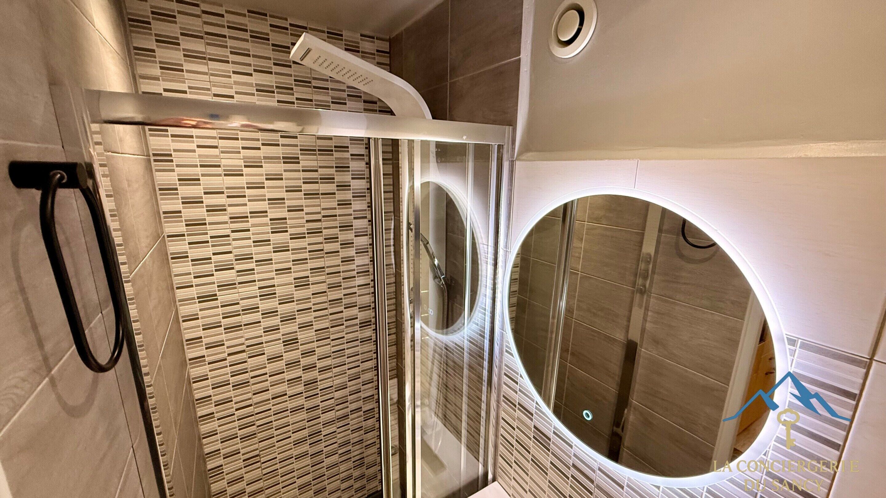 Appartement | Badkamer | Een haardroger