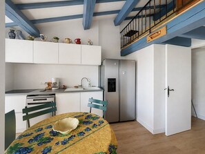 Fridge, cookware/dishes/utensils - Charming and Quiet Cottage – Sainte-Maxime (STE MAXIME)