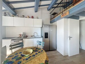 Fridge, cookware/dishes/utensils - Charming and Quiet Cottage – Sainte-Maxime (STE MAXIME)