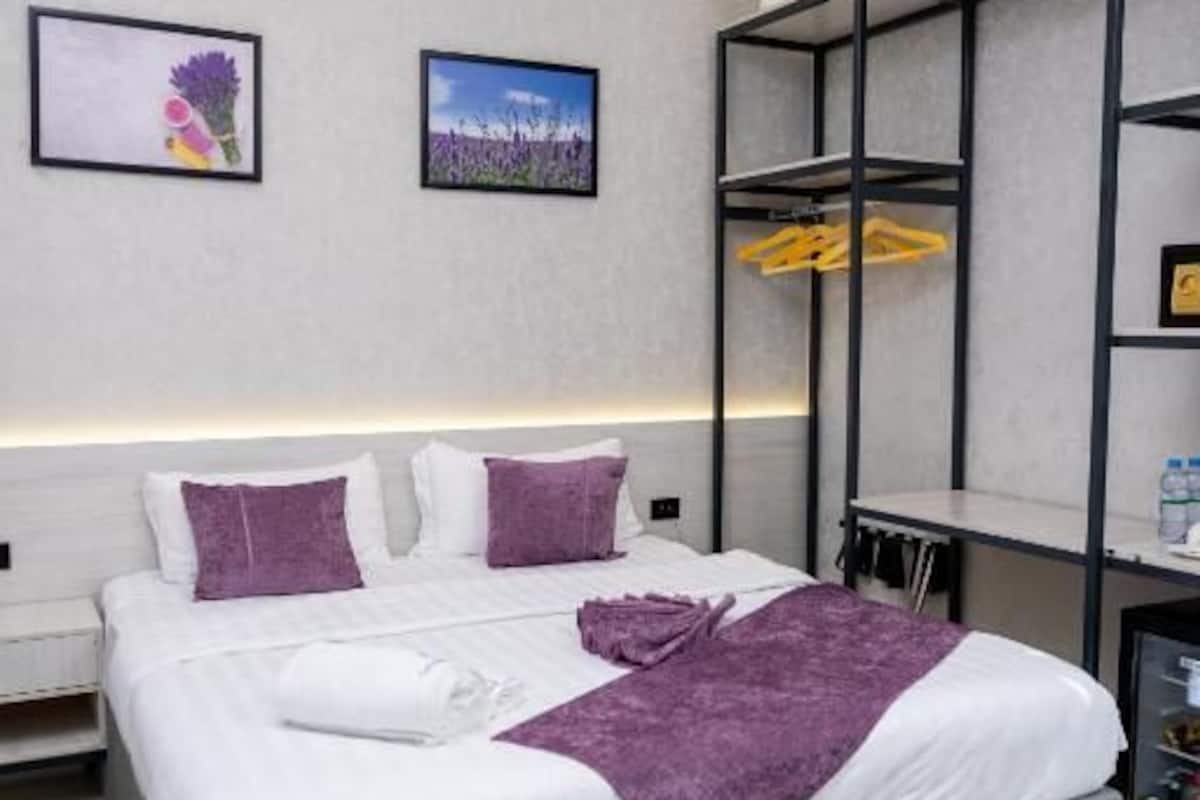 Standard enkelrum - balkong - utsikt mot staden