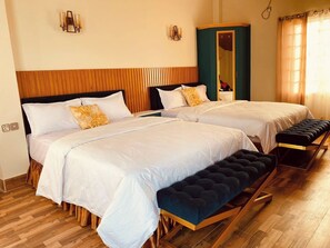 Luxury-Villa, Balkon | Schreibtisch, kostenloses WLAN, Bettwäsche