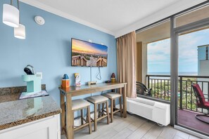 Interior - Cozy oceanfront 1-bedroom condo in beautiful Myrtle Beach (Myrtle Beach)
