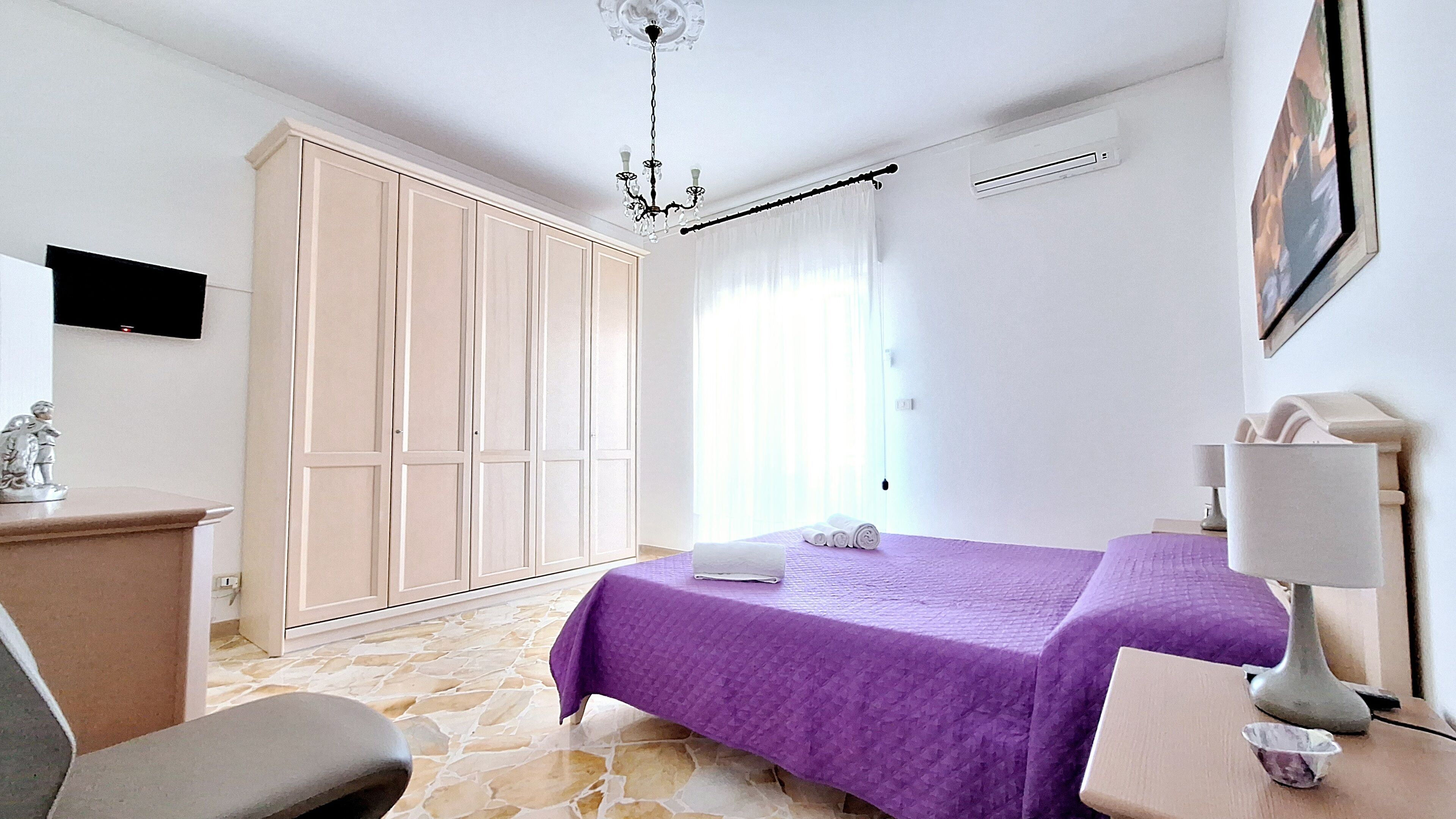 Iron/ironing board, WiFi, bed sheets