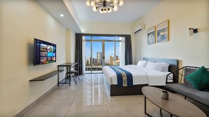 Elite Double Room, Balcony, City View | Desk, laptop workspace, blackout curtains, soundproofing - Crystal Bay Bishuiwan Hotel Machong (Dongguan)