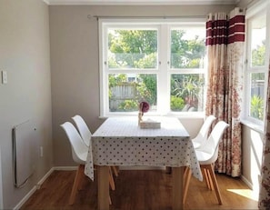 Dining - Stylish Trentham Retreat (Wellington)